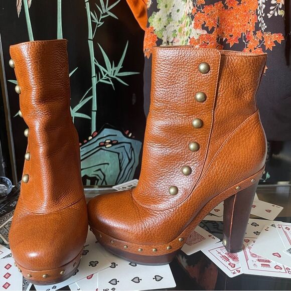 ♥️ UGG AUSTRALIA COSIMA CHESTNUT BROWN LEATHER PLATFORM Studded HEEL
BOOTS 8.5 - Picture 12 of 15